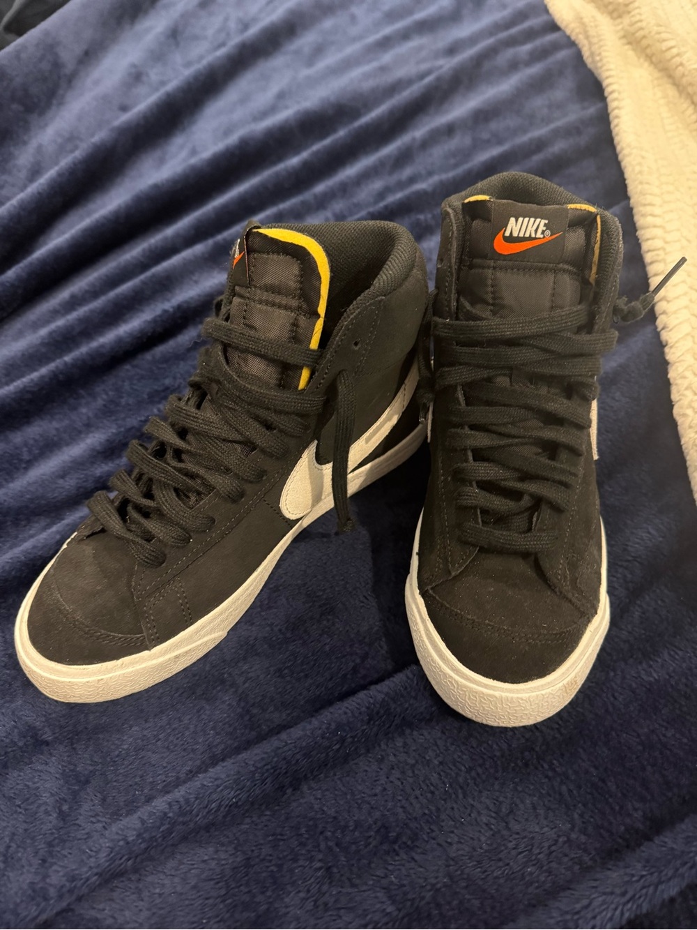 Nike Women’s/kids Black High-Top Blazers with White Swoosh Suede Material